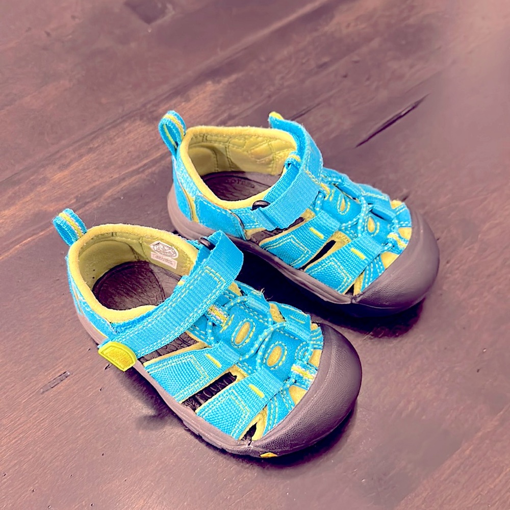 EUC - Keen toddler sandals